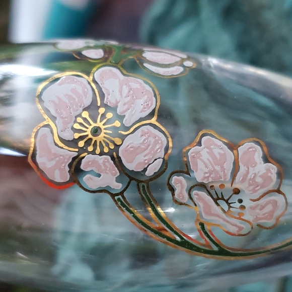 Perrier-Jouet Champagne glasses pair 2 - Painted Anenome Flower Gold pink white - Picture 2 of 10